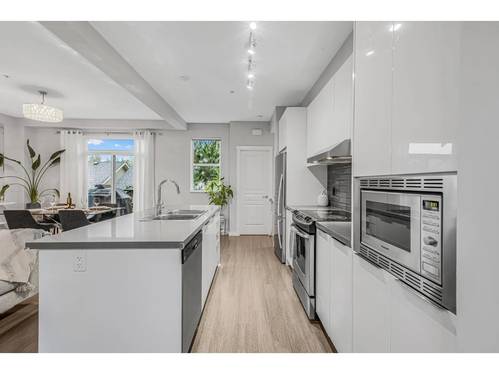 38 8050 204 STREET