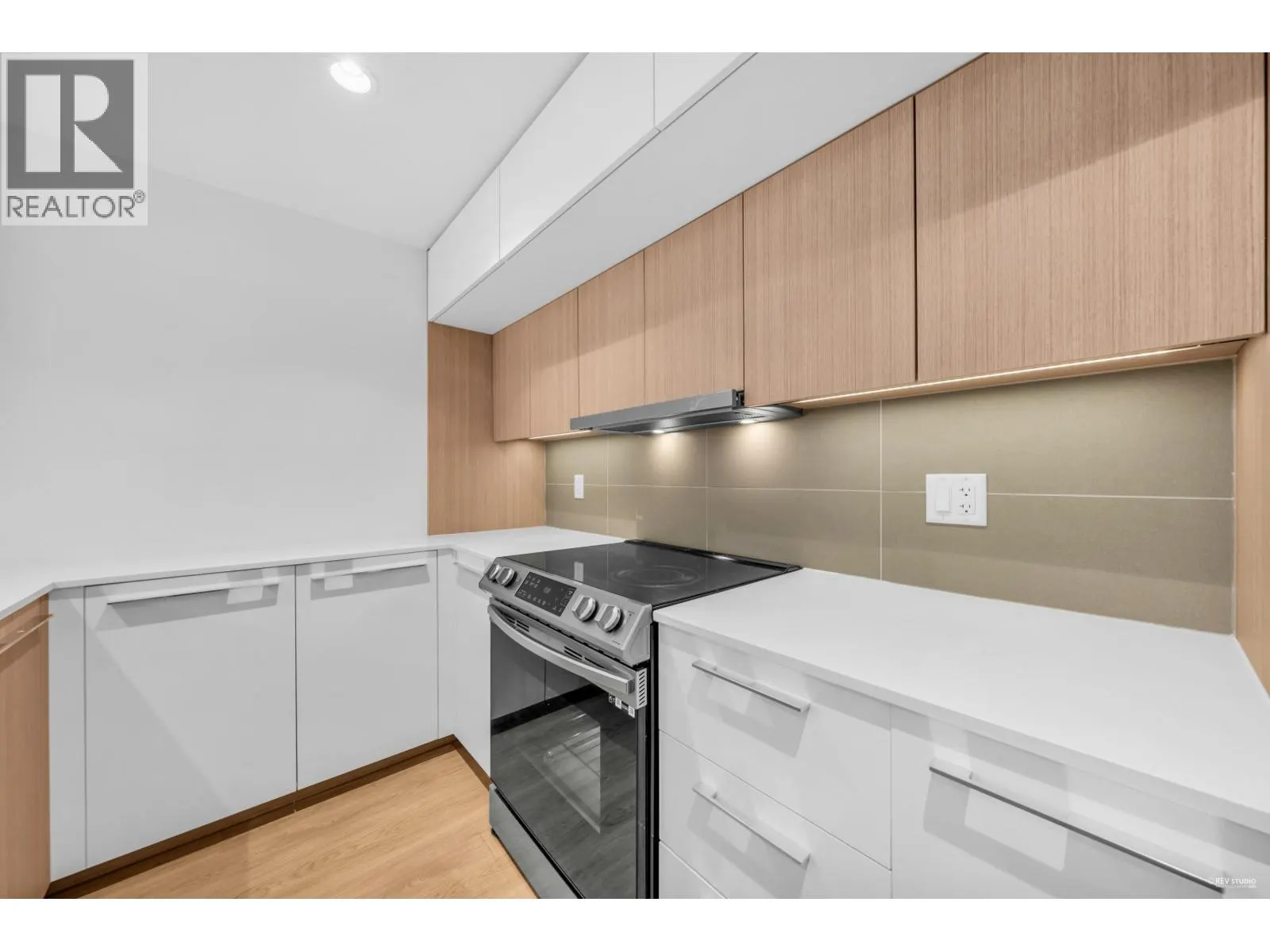 403 9888 UNIVERSITY CRESCENT