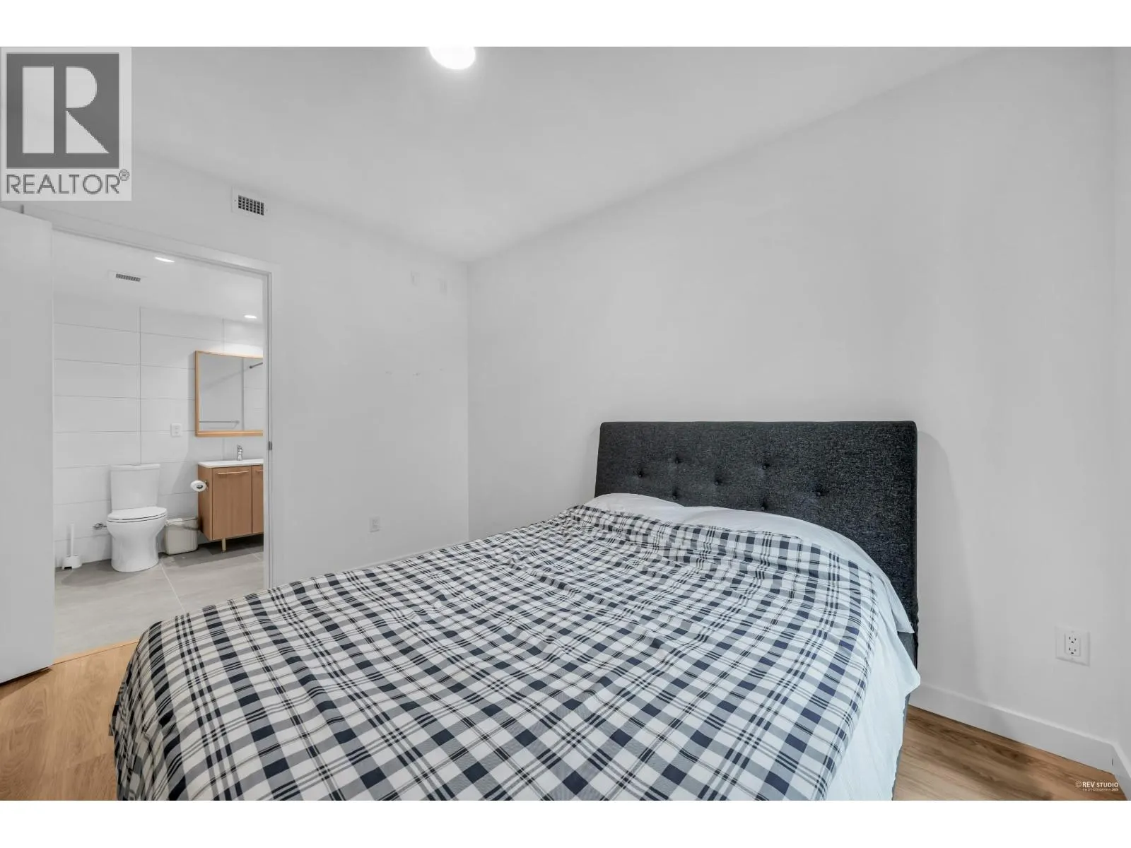403 9888 UNIVERSITY CRESCENT