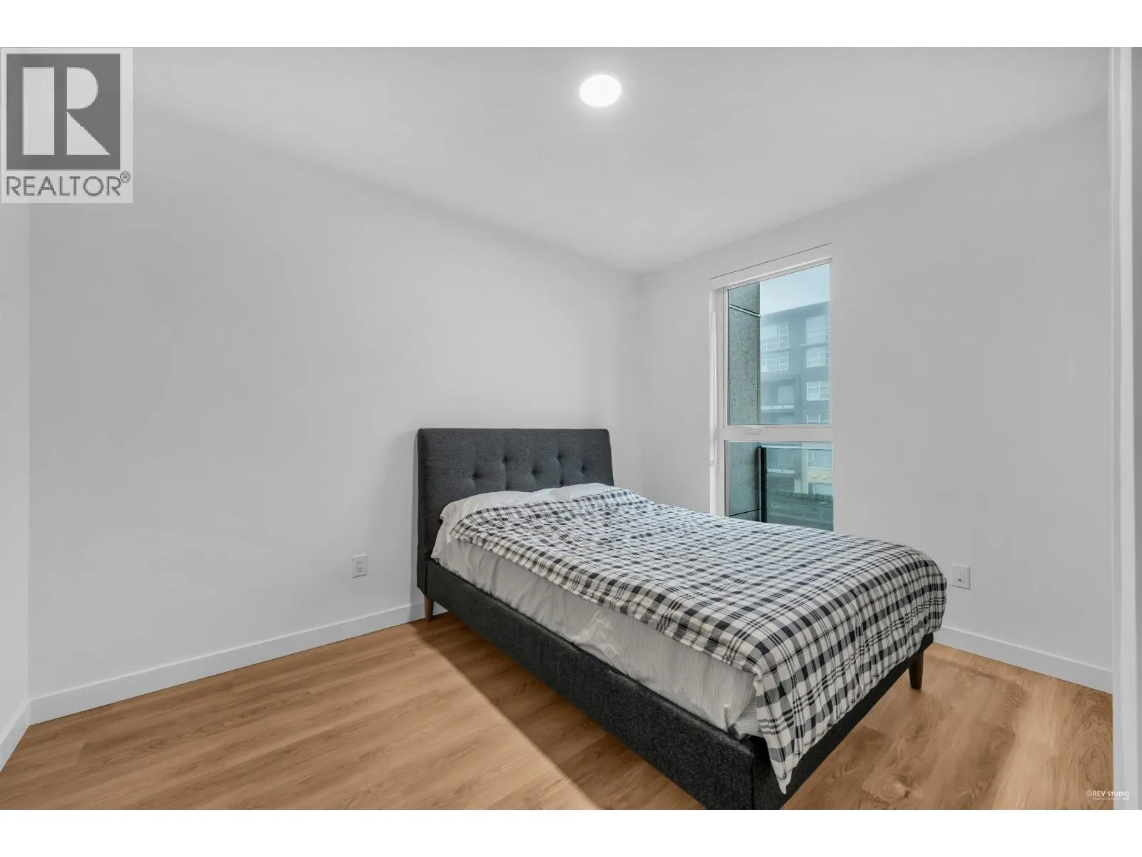 403 9888 UNIVERSITY CRESCENT