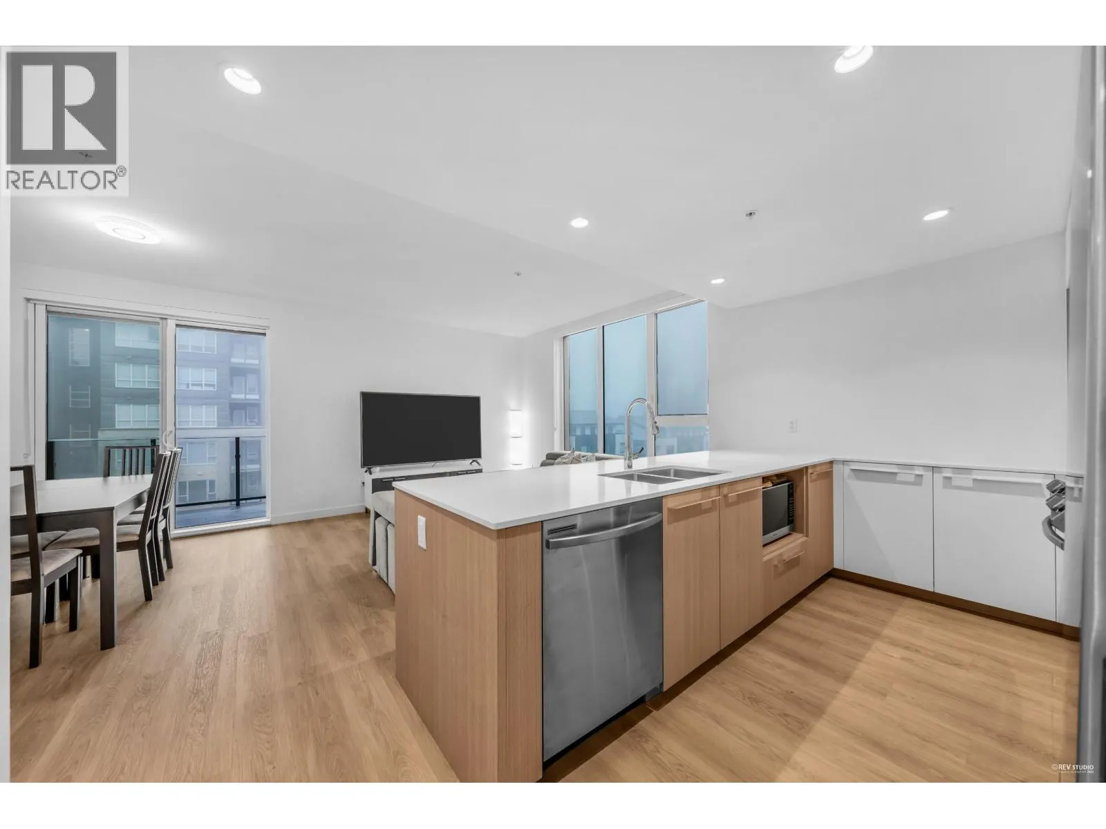 403 9888 UNIVERSITY CRESCENT