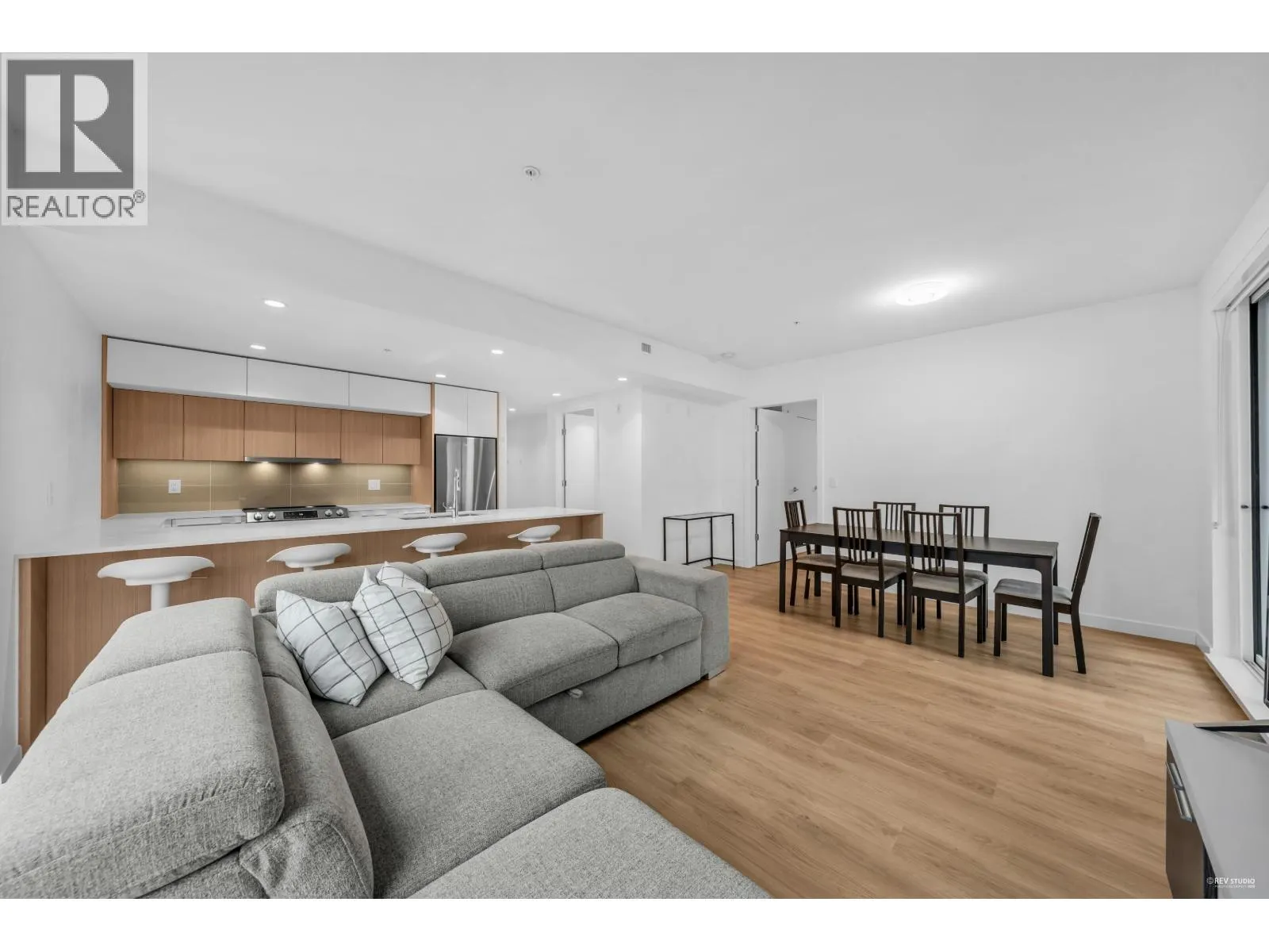403 9888 UNIVERSITY CRESCENT