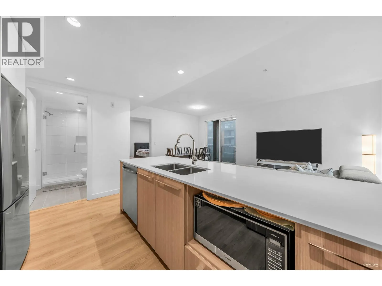 403 9888 UNIVERSITY CRESCENT