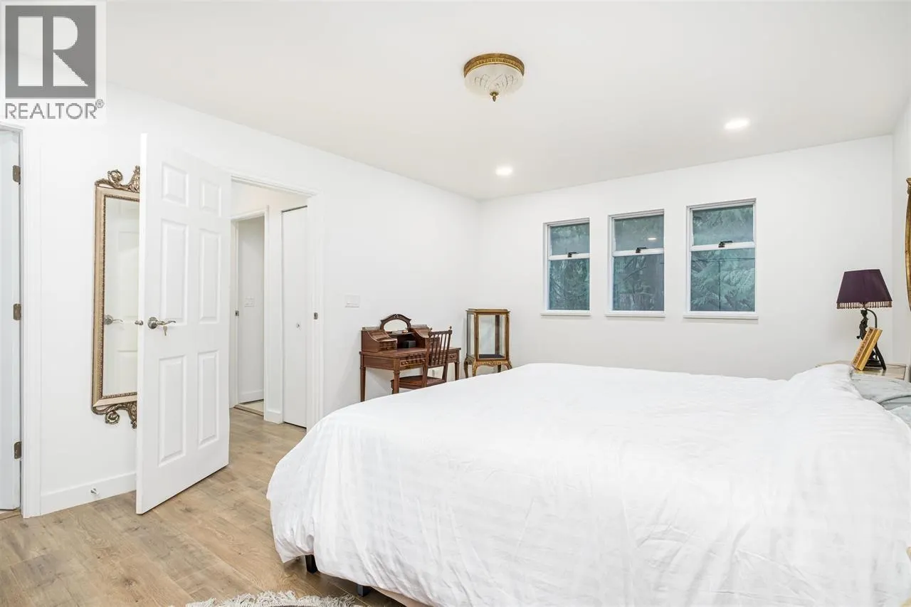 6780 MARINE DRIVE