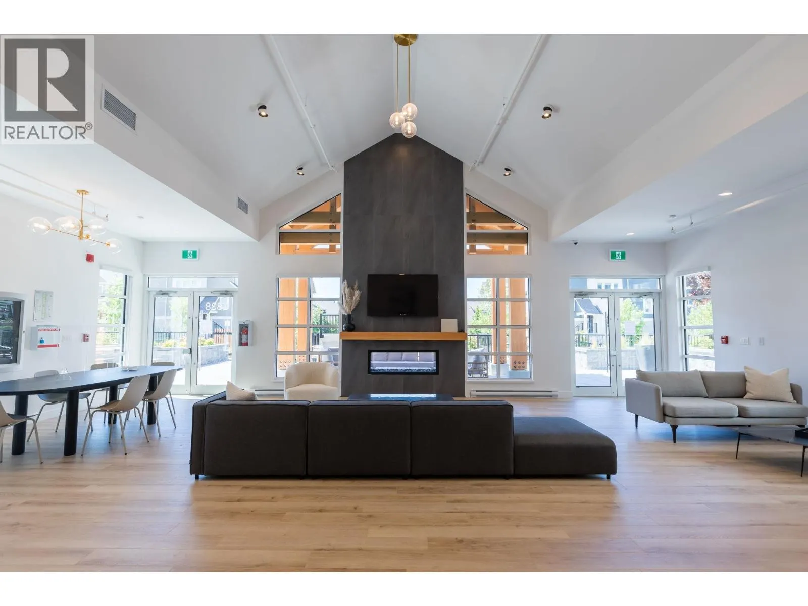 118 1792 STARLING DRIVE