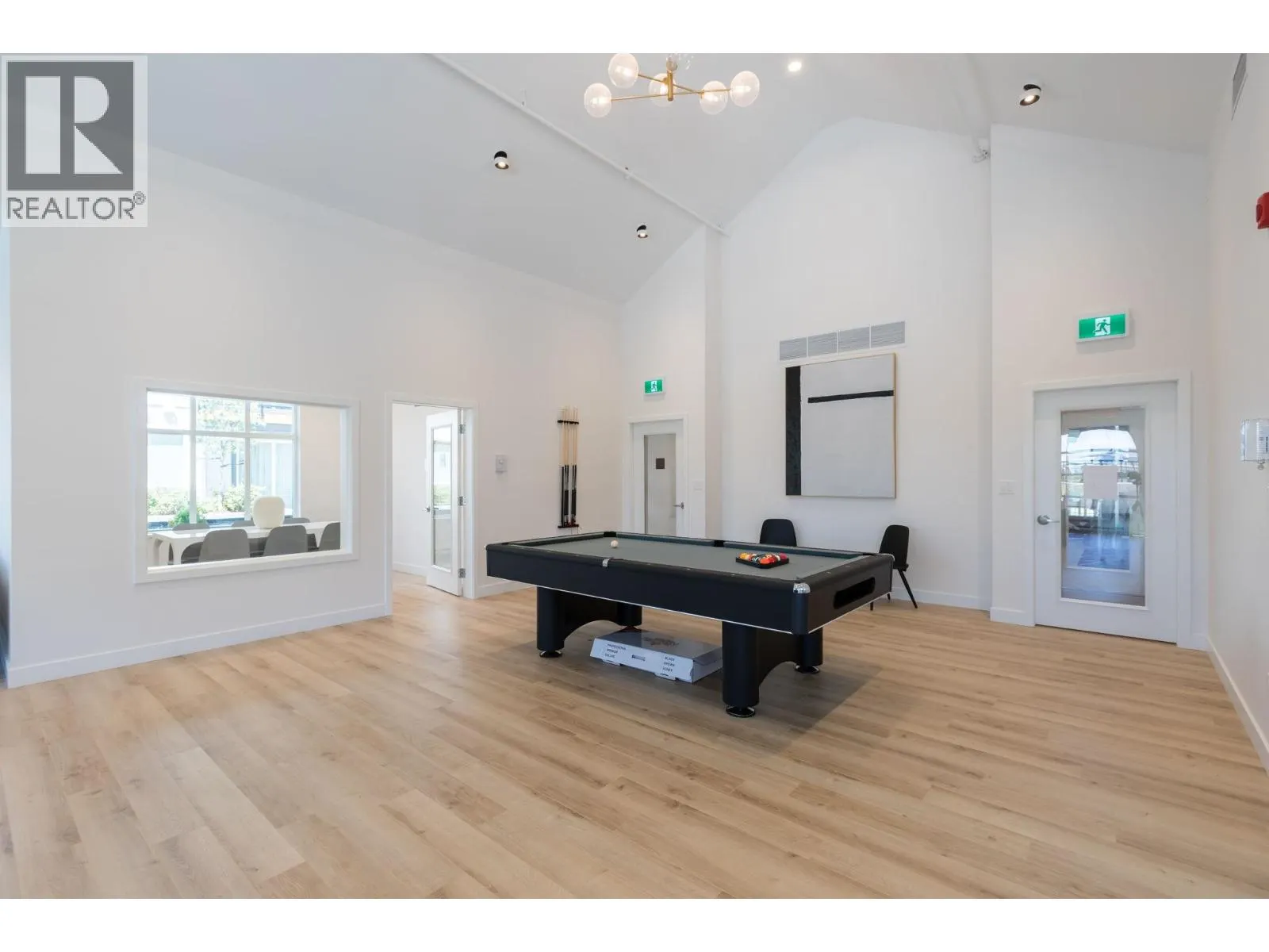 118 1792 STARLING DRIVE