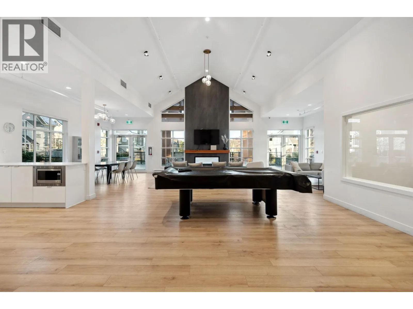 118 1792 STARLING DRIVE