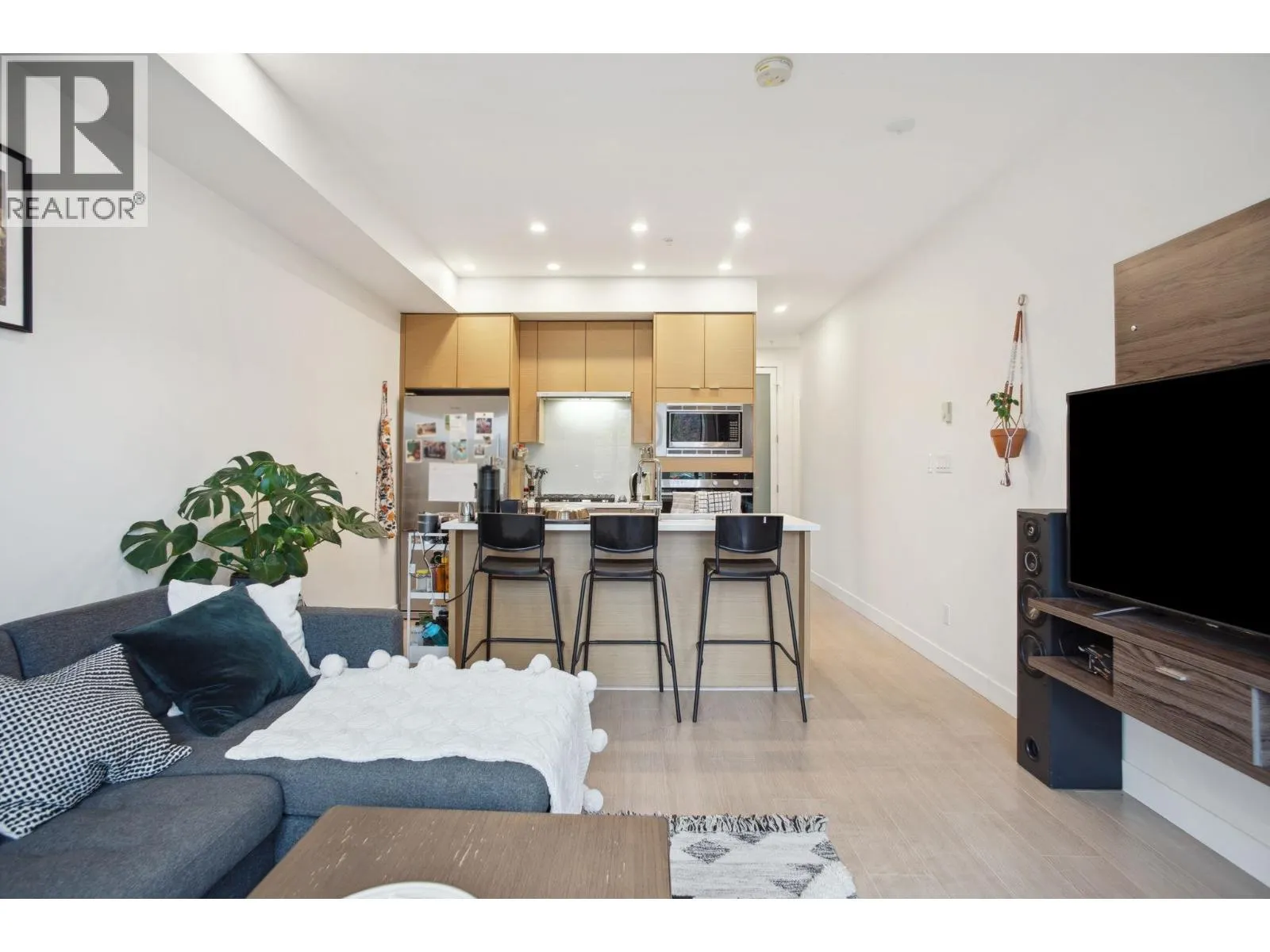 309 2528 COLLINGWOOD STREET