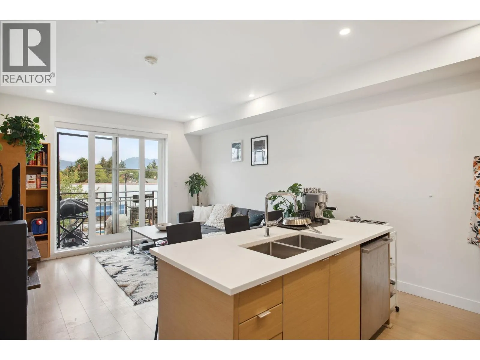 309 2528 COLLINGWOOD STREET