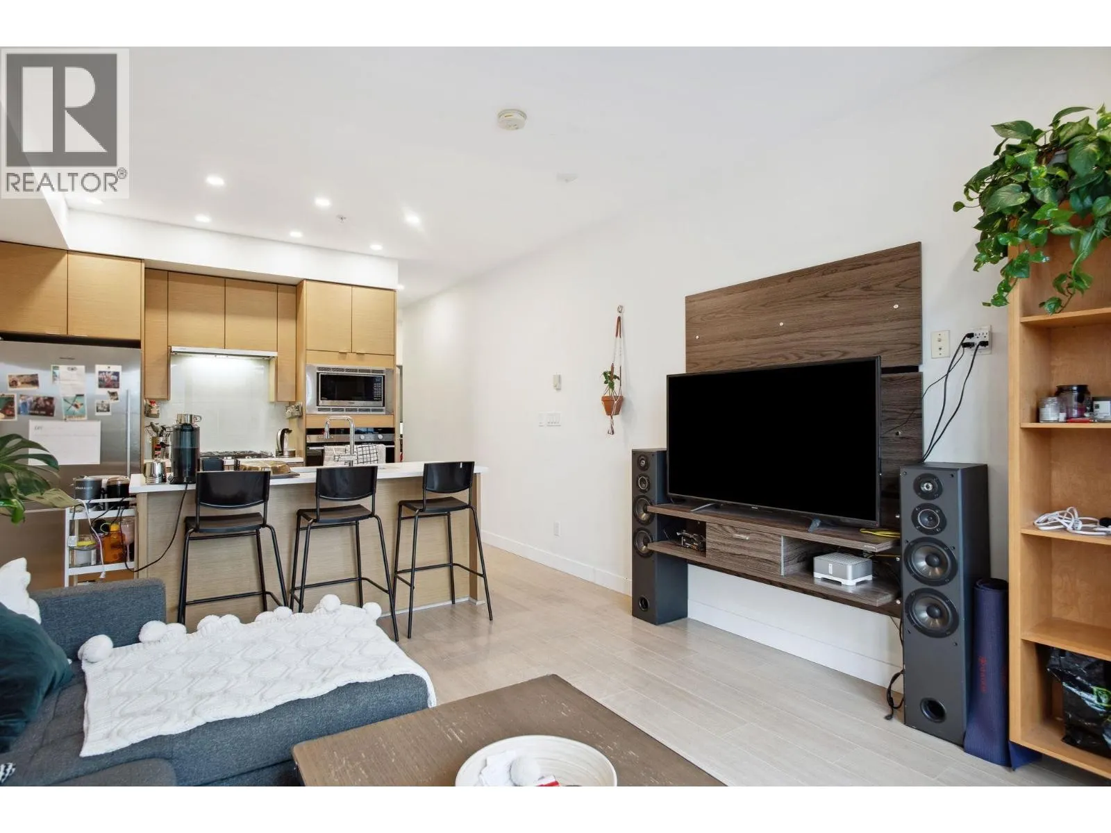 309 2528 COLLINGWOOD STREET