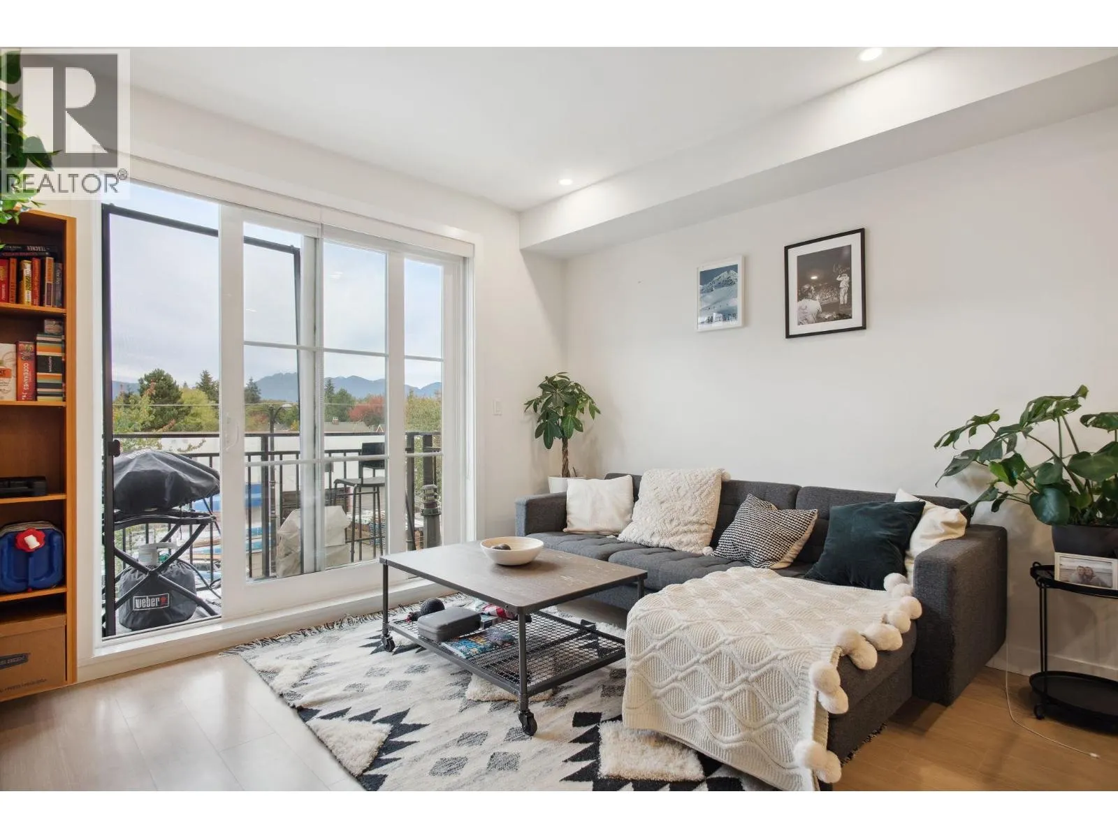 309 2528 COLLINGWOOD STREET