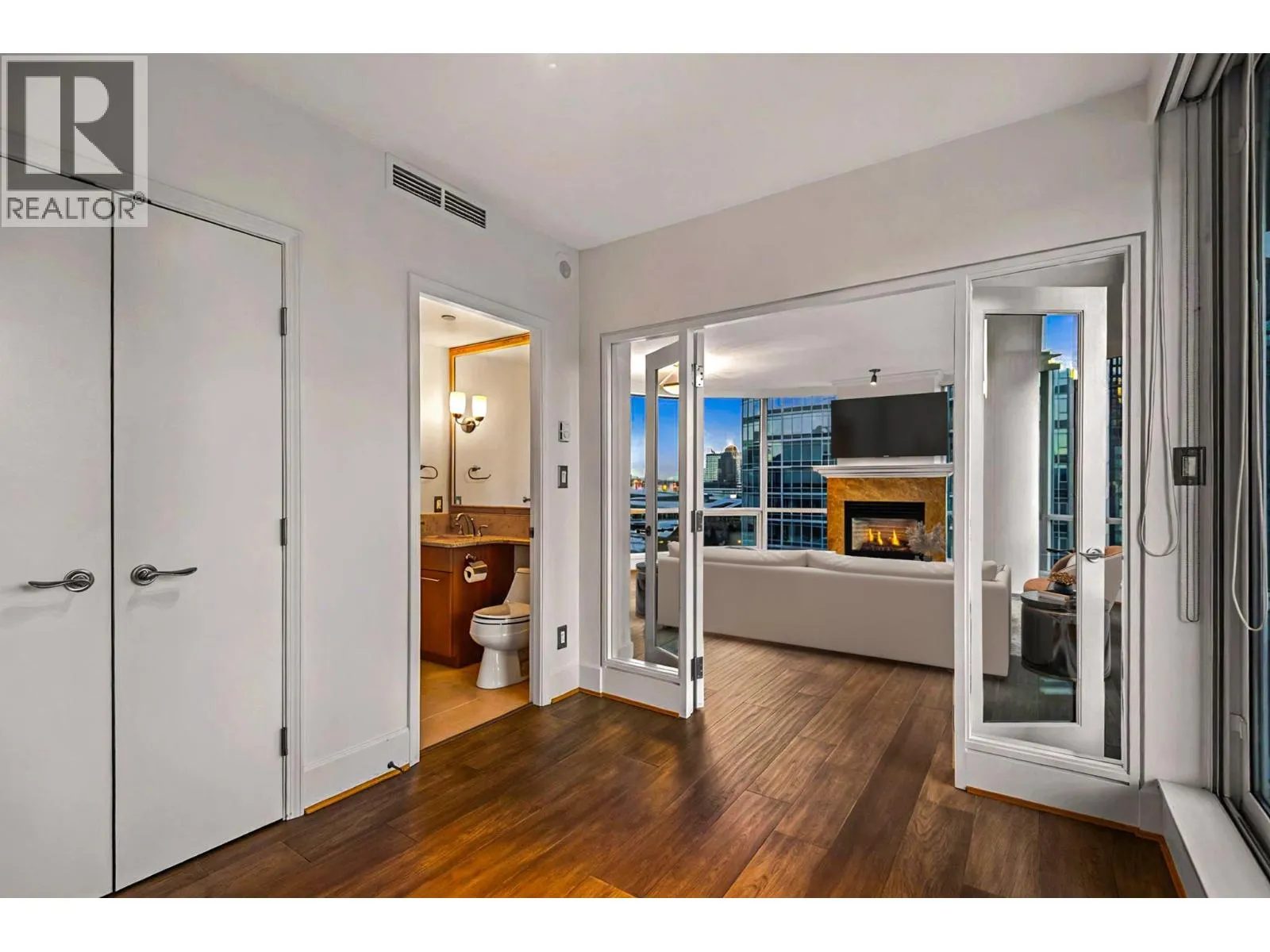 1503 323 JERVIS STREET