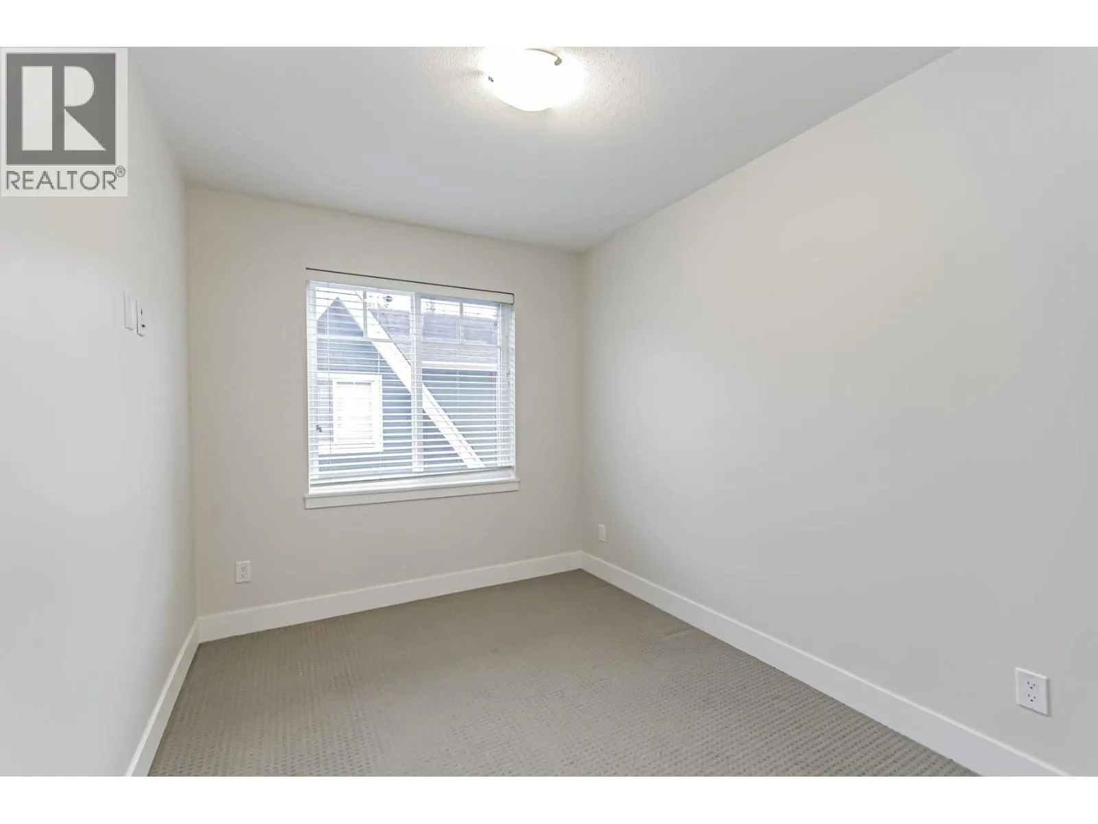 8 9780 GENERAL CURRIE ROAD