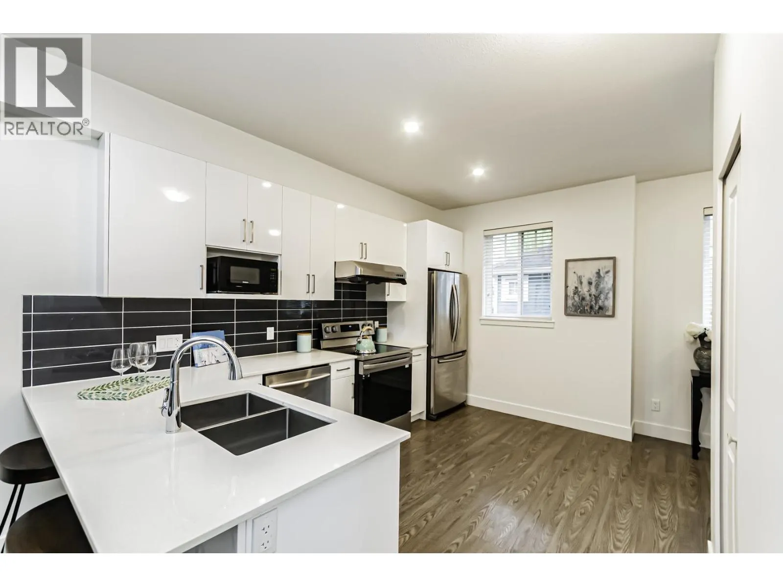 8 9780 GENERAL CURRIE ROAD