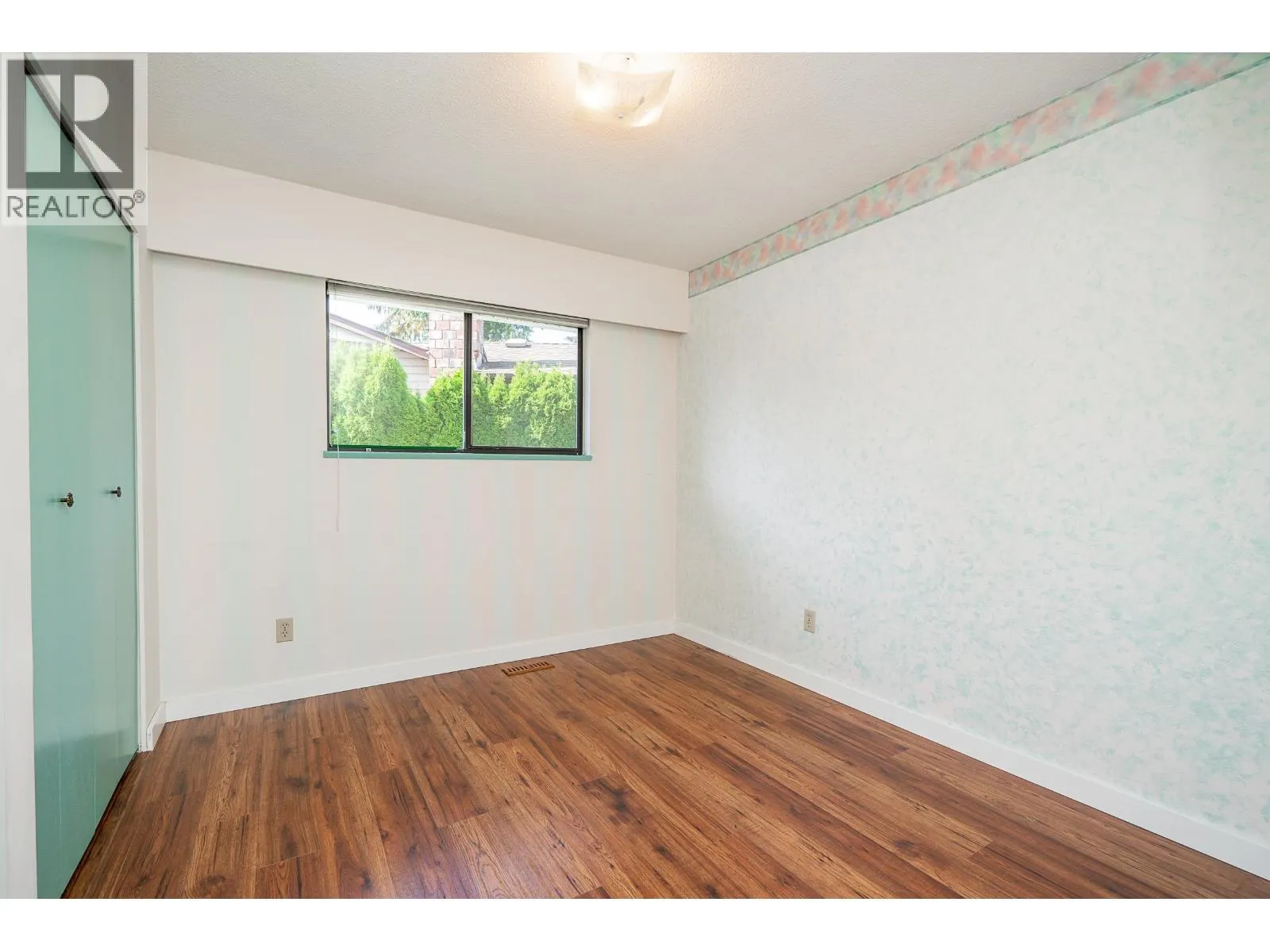 5 TUXEDO PLACE