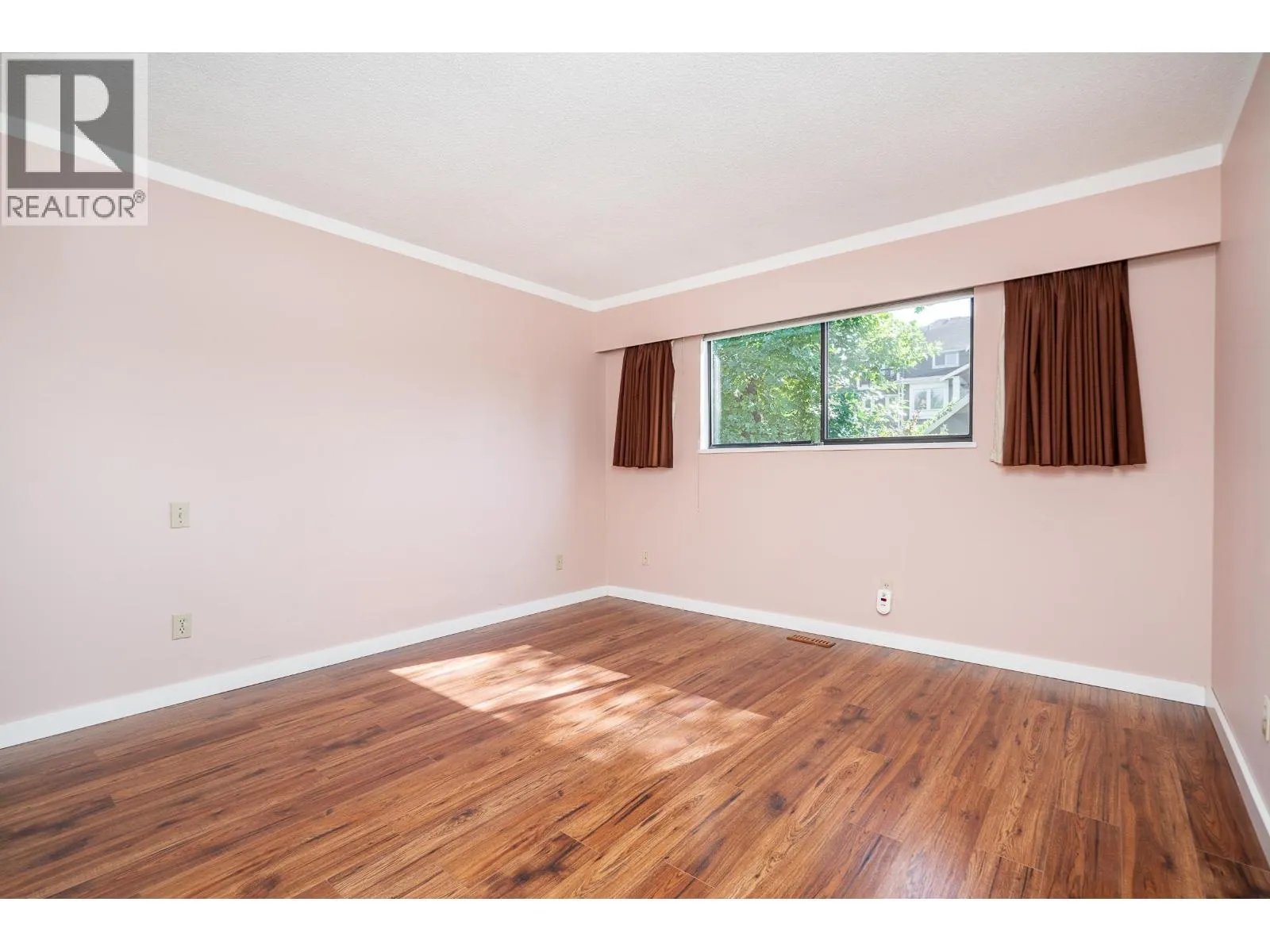 5 TUXEDO PLACE