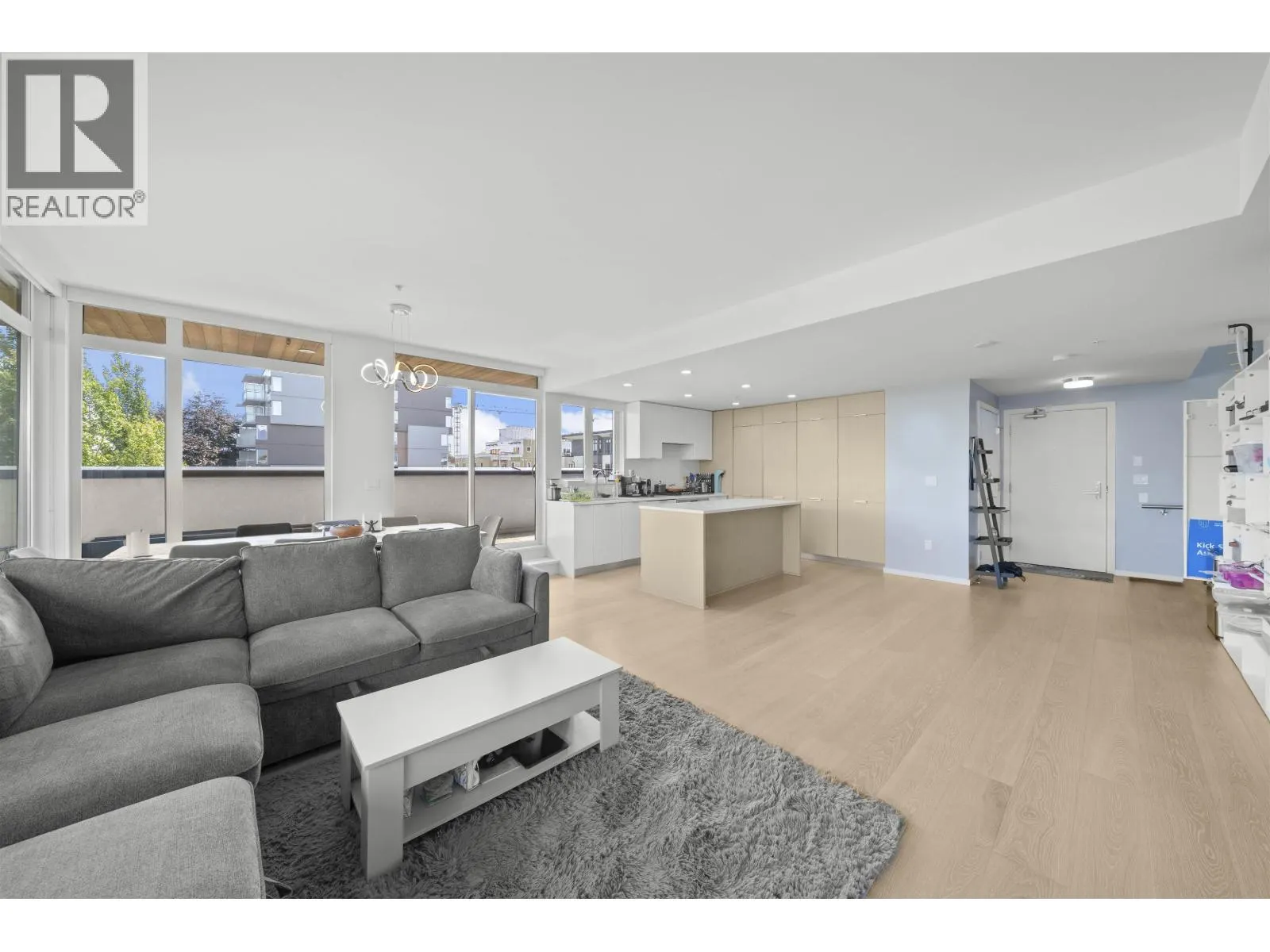 602 5085 MAIN STREET