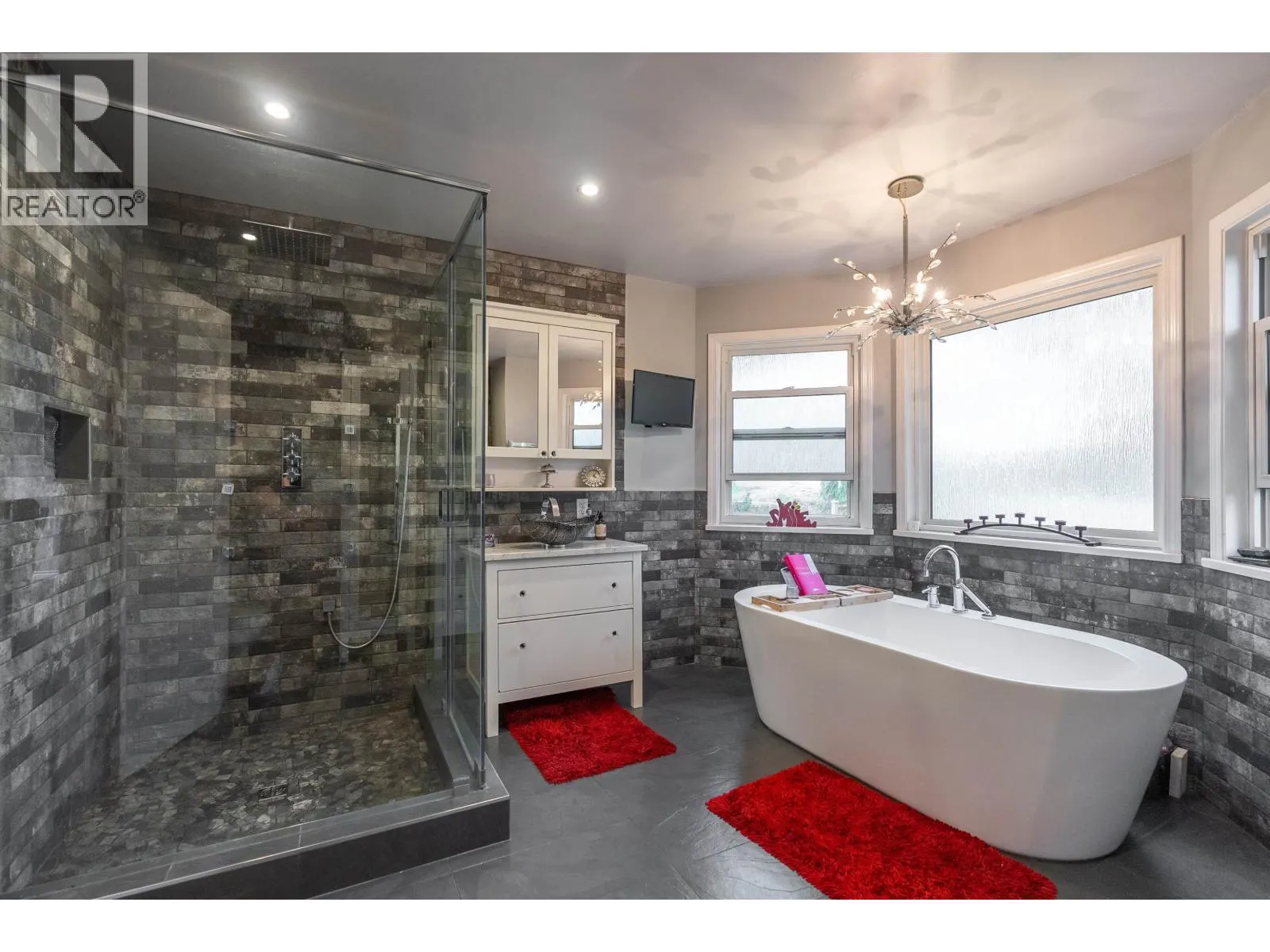 318 ROCHE POINT DRIVE