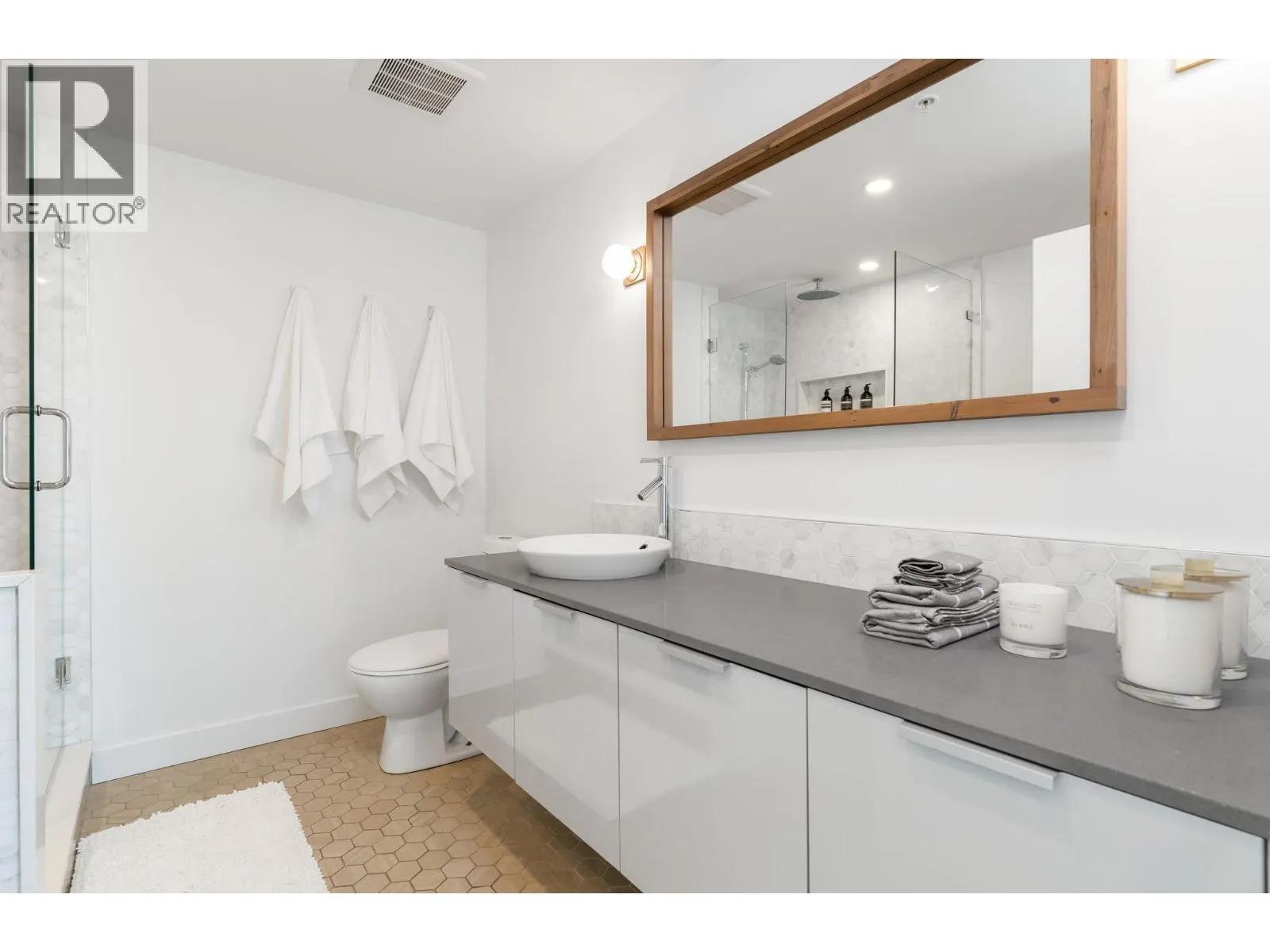 2705 108 W CORDOVA STREET