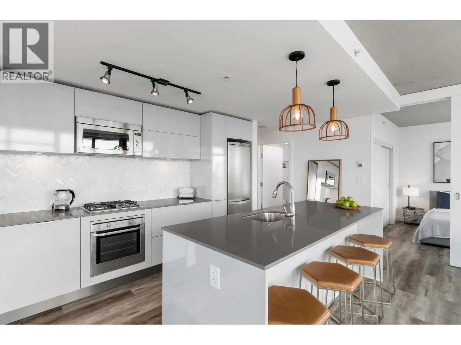 2705 108 W CORDOVA STREET