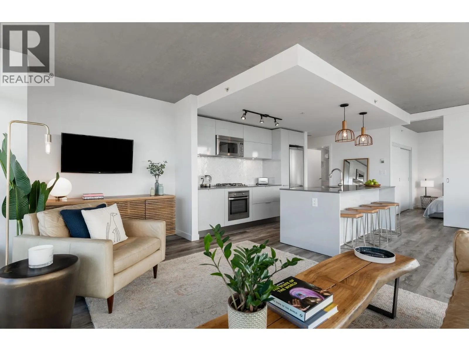 2705 108 W CORDOVA STREET