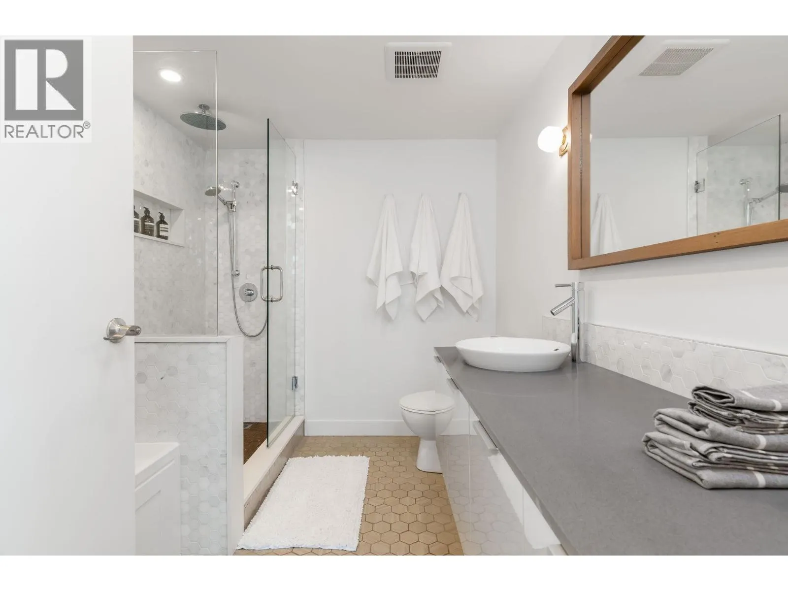 2705 108 W CORDOVA STREET