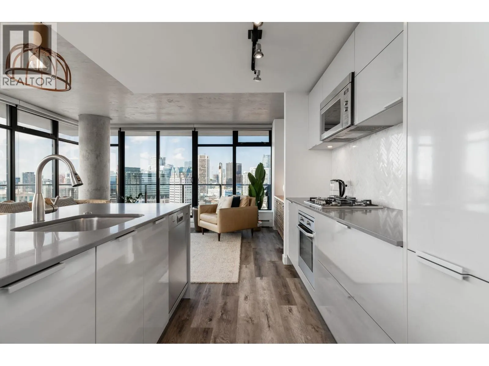 2705 108 W CORDOVA STREET
