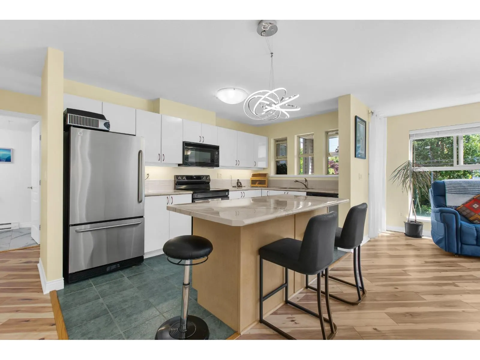 202 20237 54 AVENUE