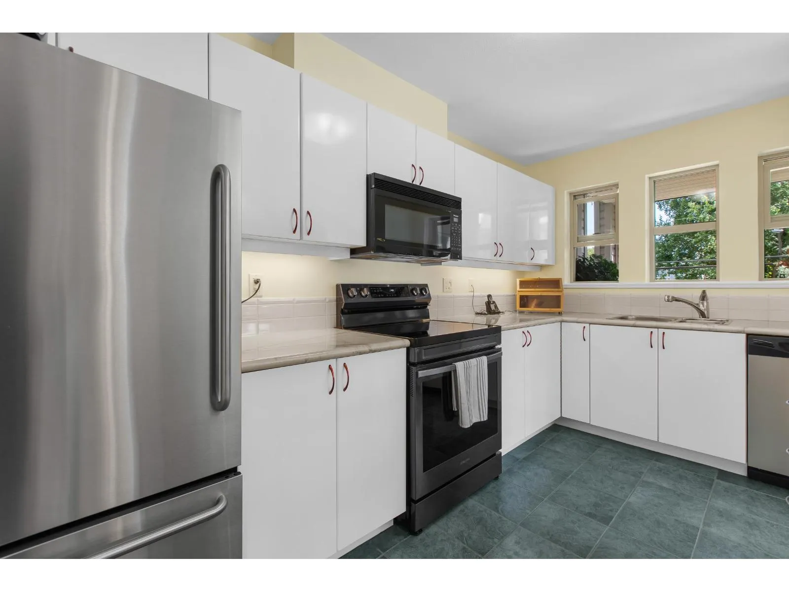 202 20237 54 AVENUE