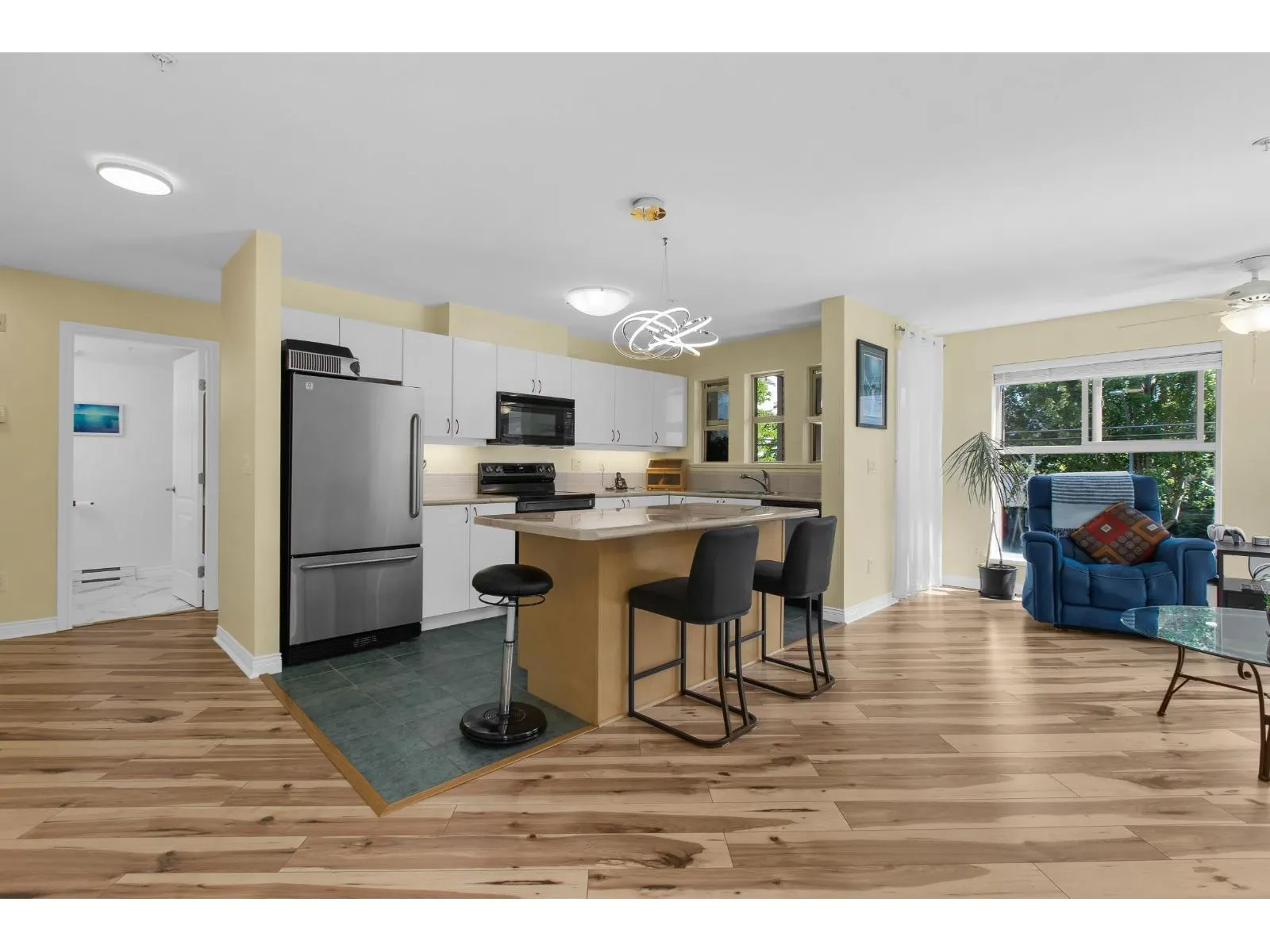 202 20237 54 AVENUE
