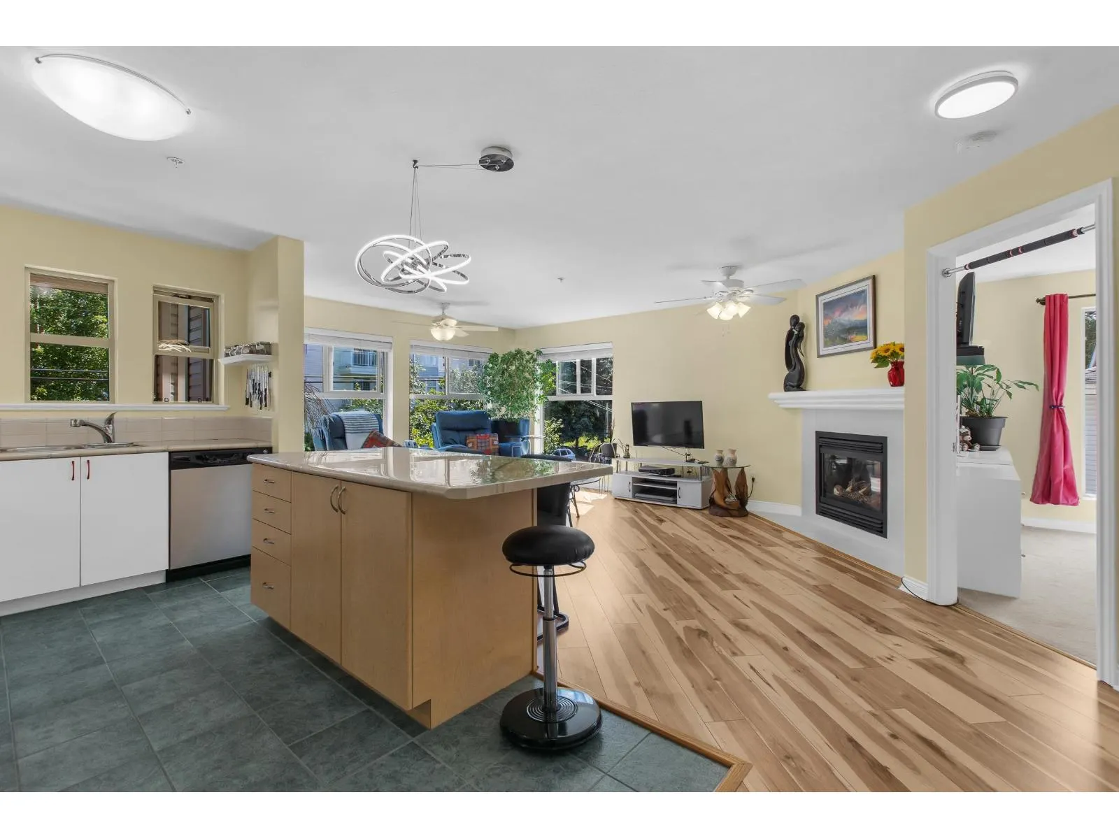 202 20237 54 AVENUE