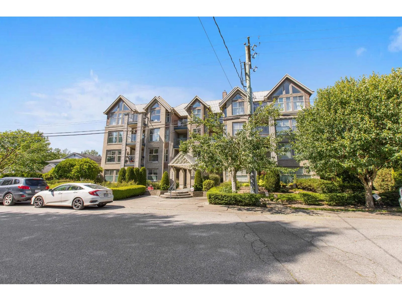 202 20237 54 AVENUE