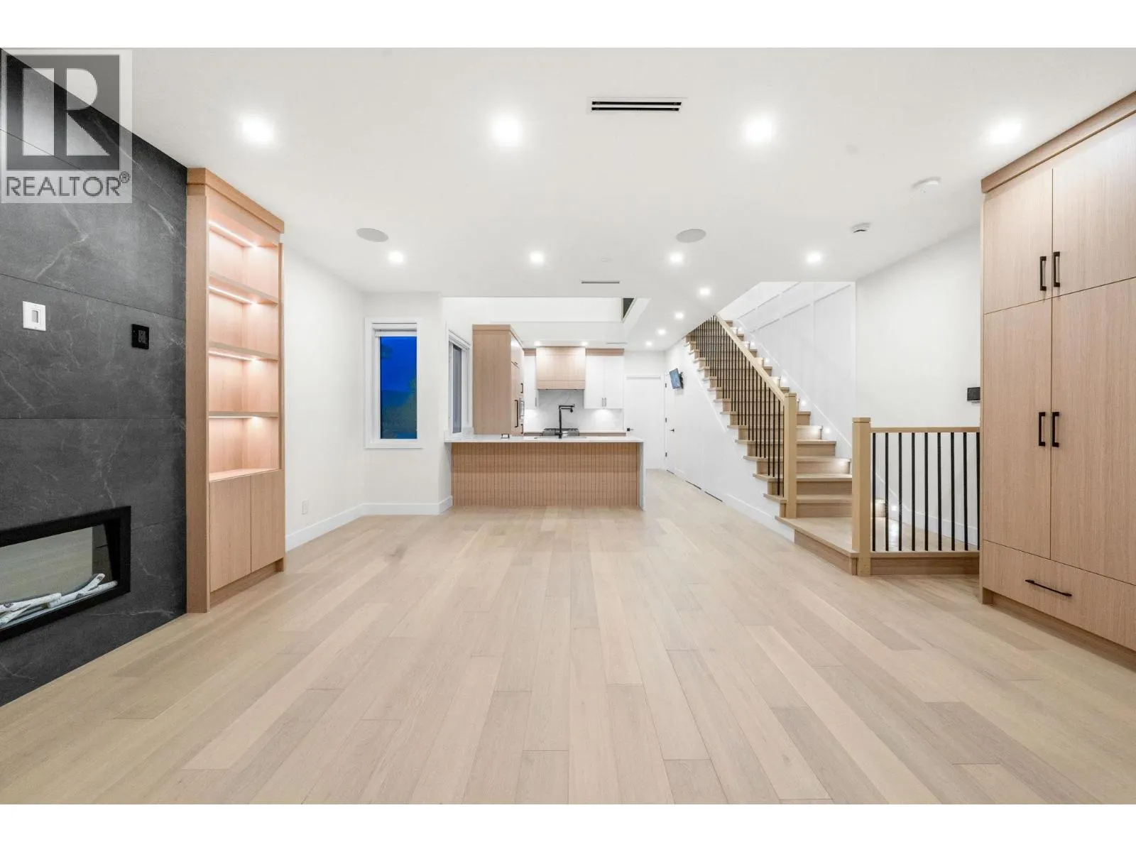 7586 2ND STREET