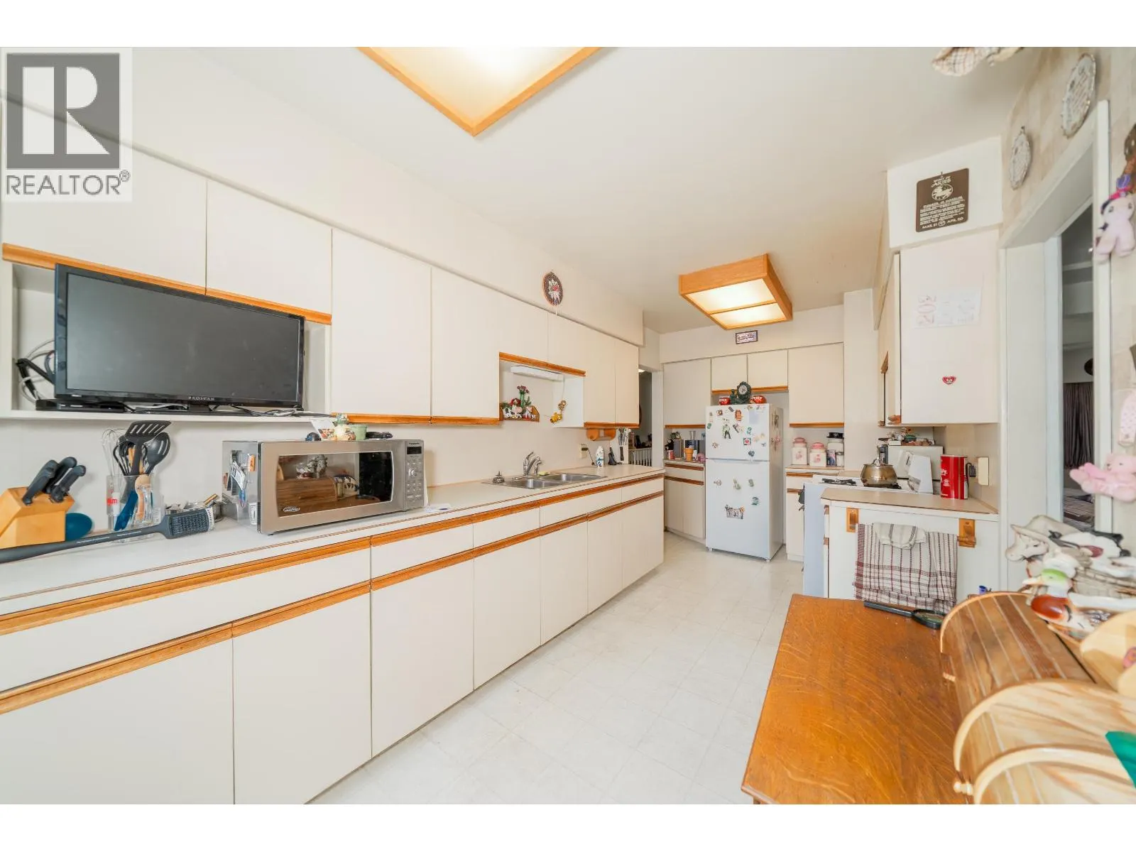 4277 CASTLEWOOD CRESCENT