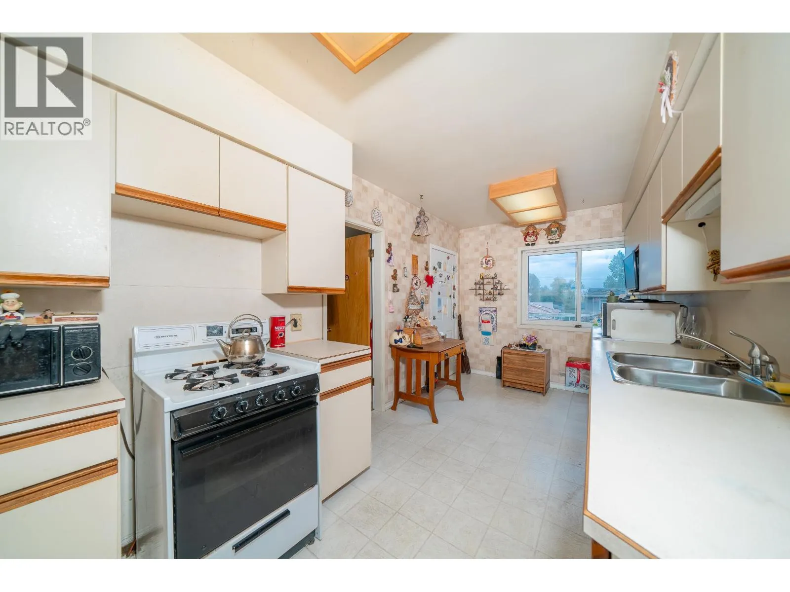 4277 CASTLEWOOD CRESCENT