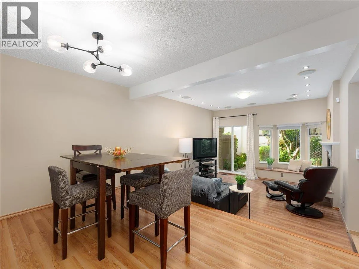 8804 ROBINS COURT