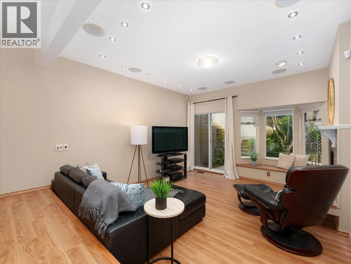 8804 ROBINS COURT