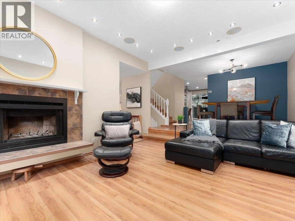8804 ROBINS COURT