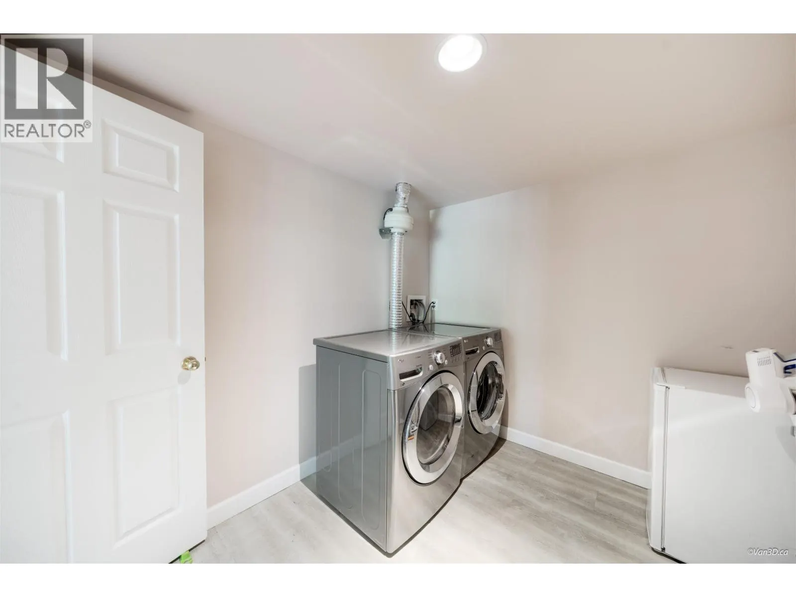 203 3070 GUILDFORD WAY