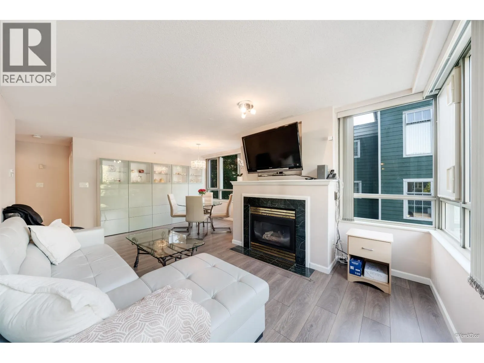 203 3070 GUILDFORD WAY