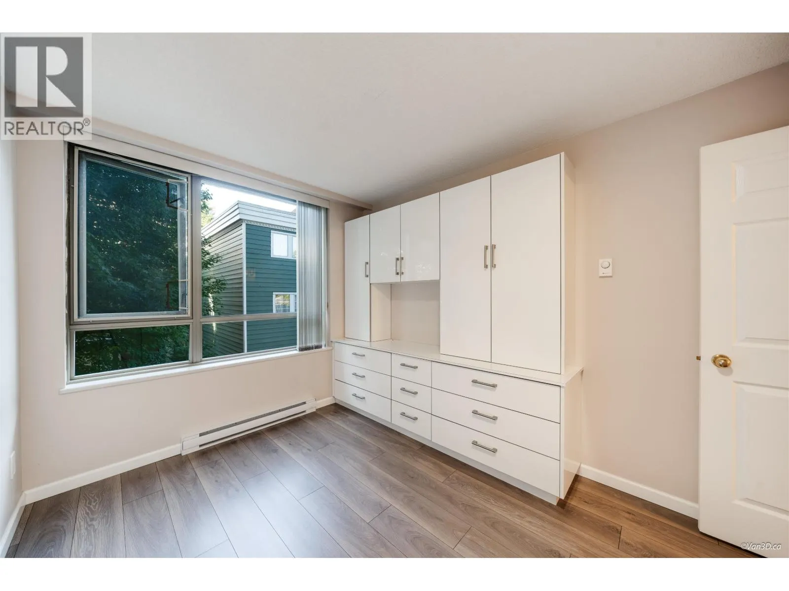 203 3070 GUILDFORD WAY