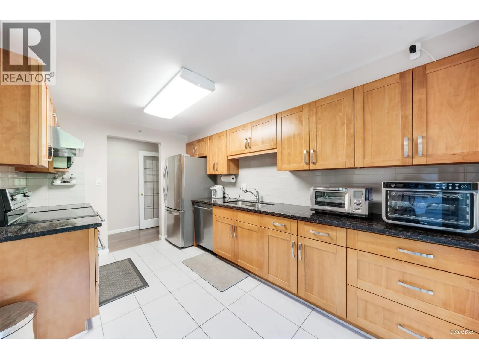 203 3070 GUILDFORD WAY