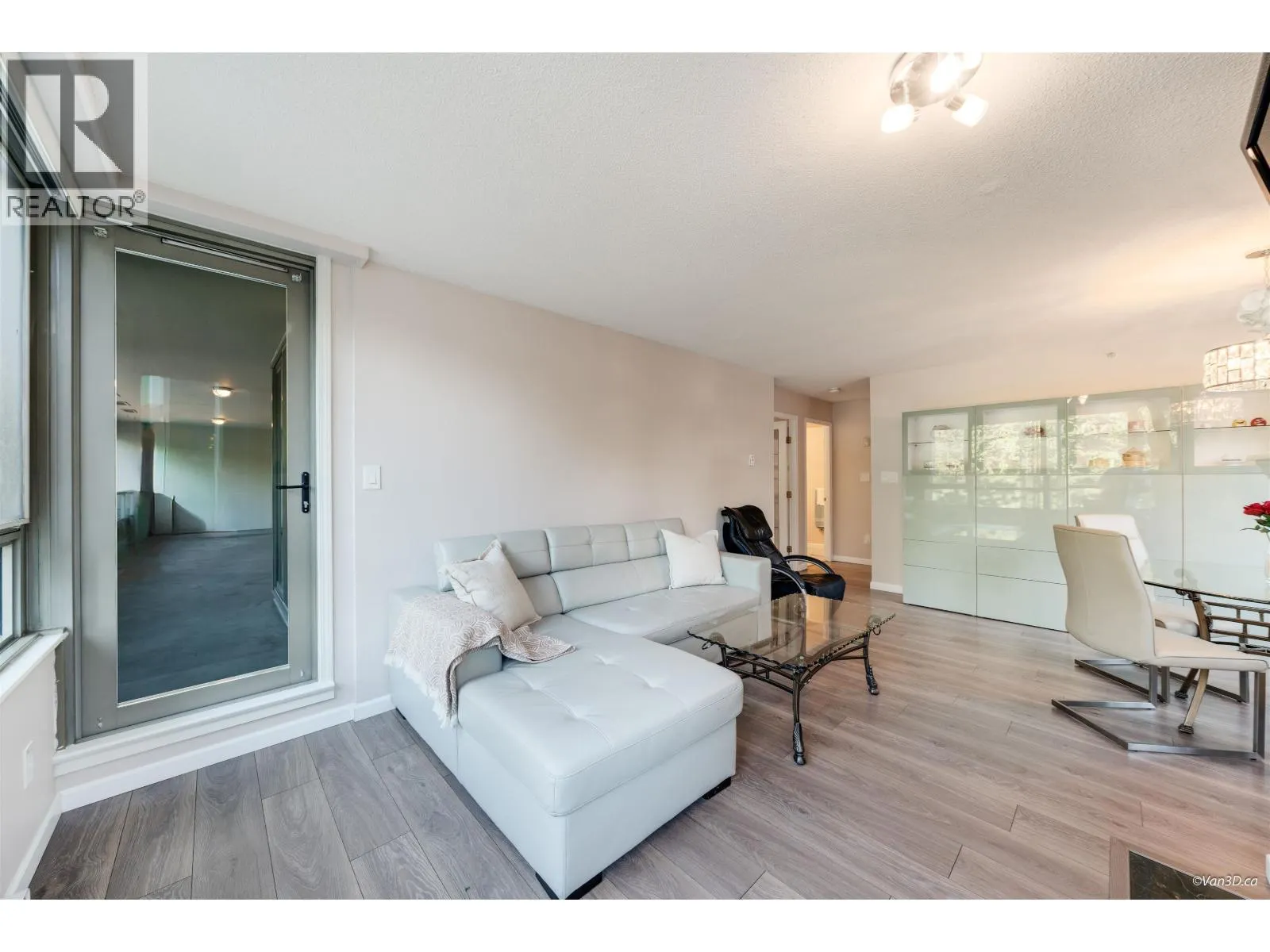 203 3070 GUILDFORD WAY