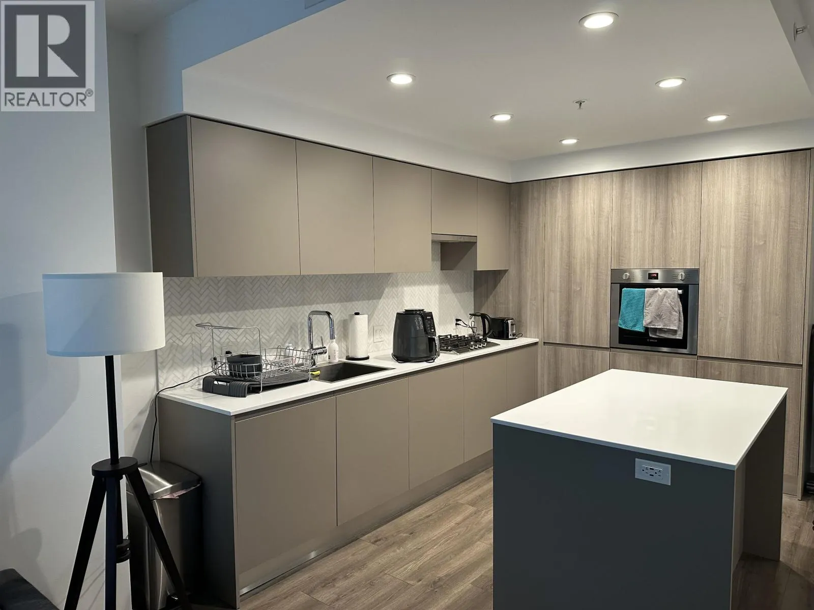 1311 3833 EVERGREEN PLACE