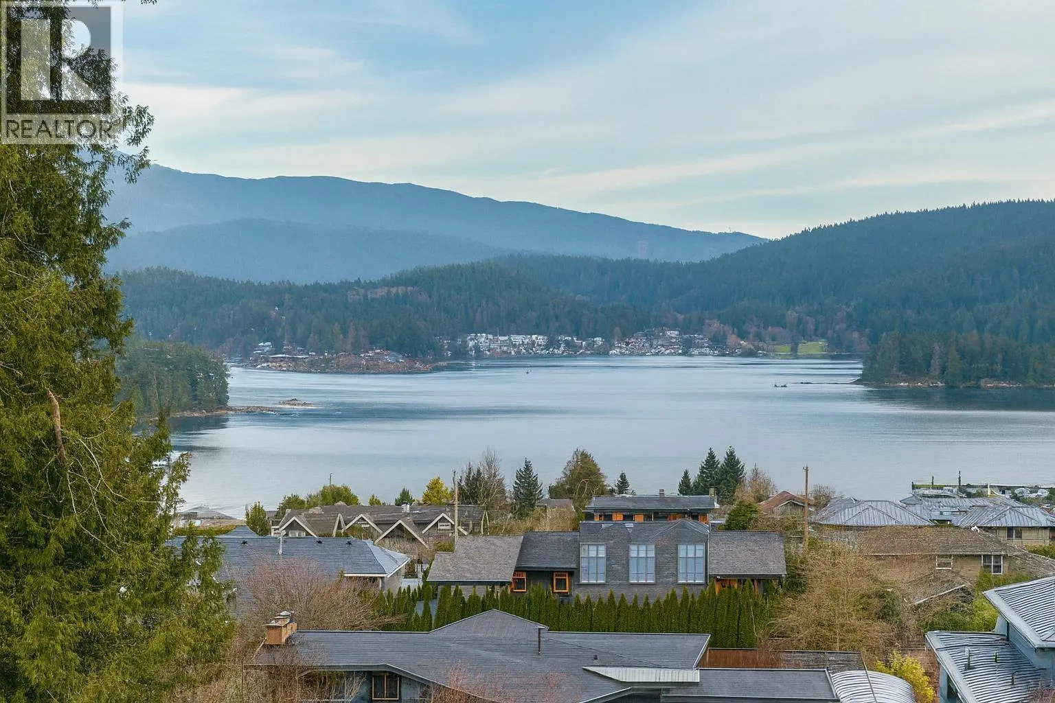 873 BAYCREST DRIVE