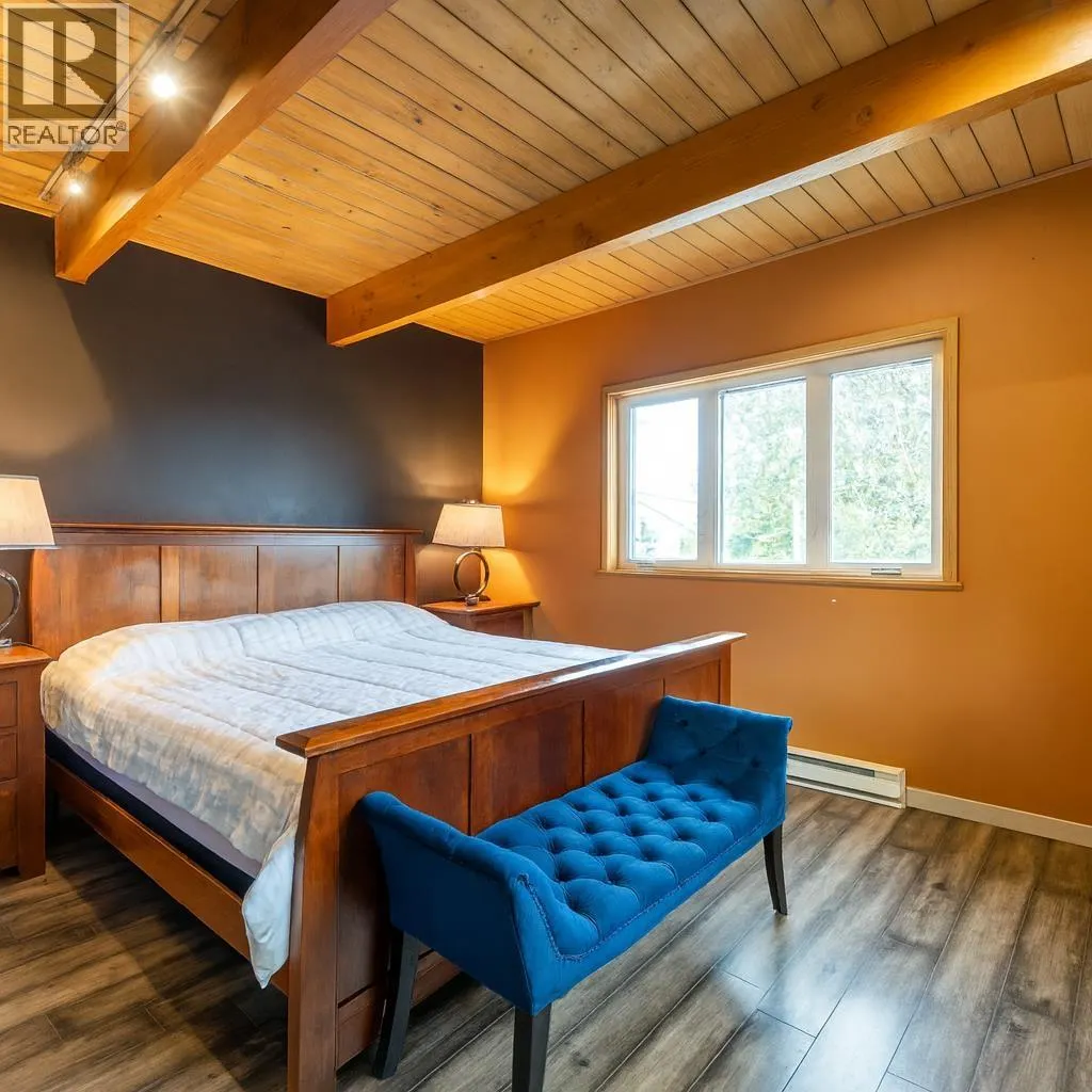873 BAYCREST DRIVE