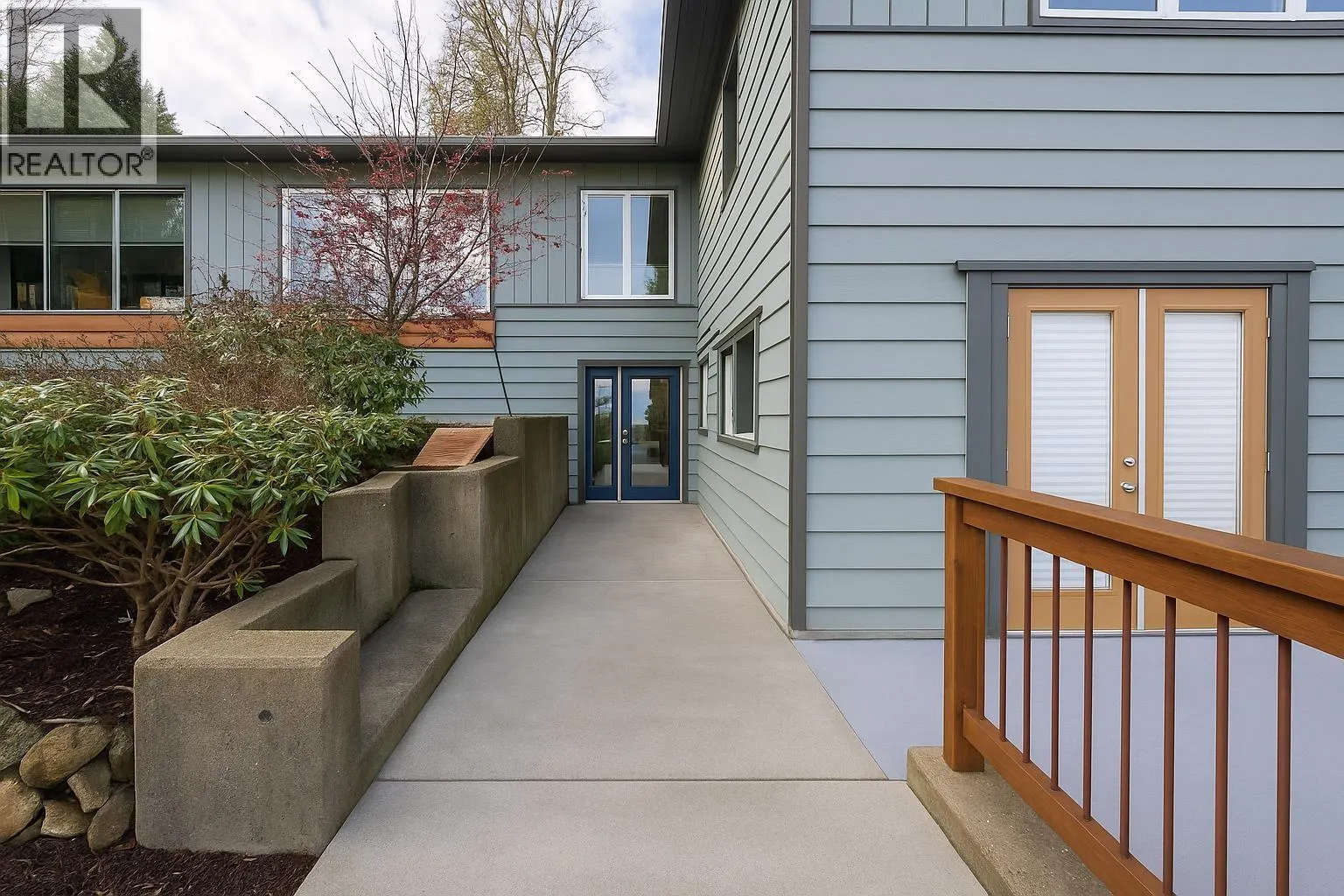 873 BAYCREST DRIVE