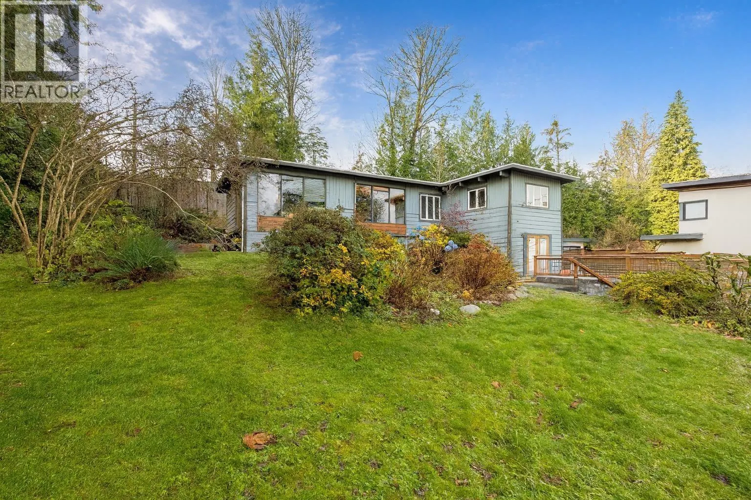873 BAYCREST DRIVE