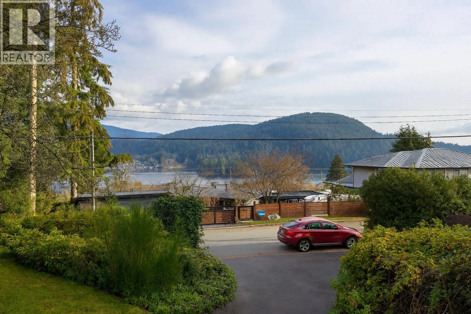 873 BAYCREST DRIVE