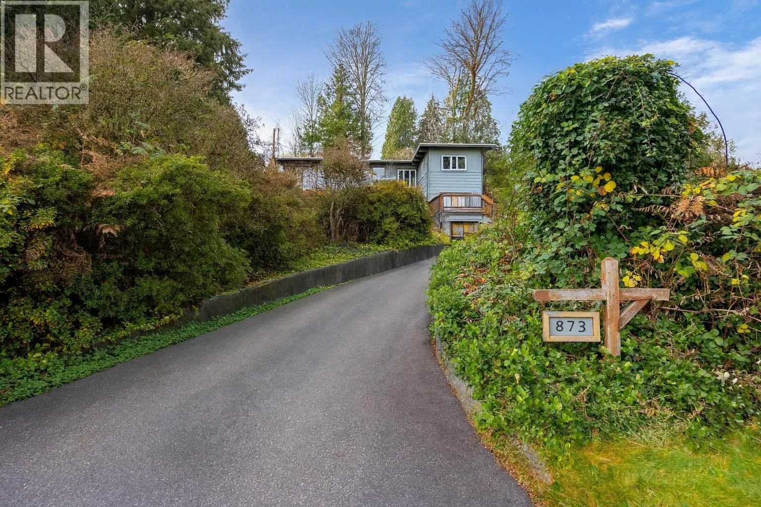873 BAYCREST DRIVE